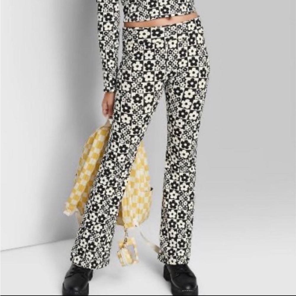 NWT Women's Fold Over Waistband Flare Yoga Pants Wild Fable Black Floral XS